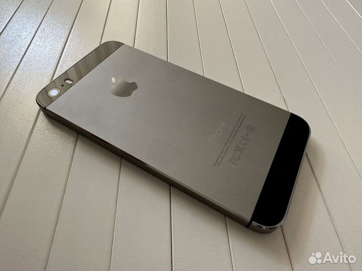 Apple iPhone 5S, 16Gb, Серый космос (оригинал)