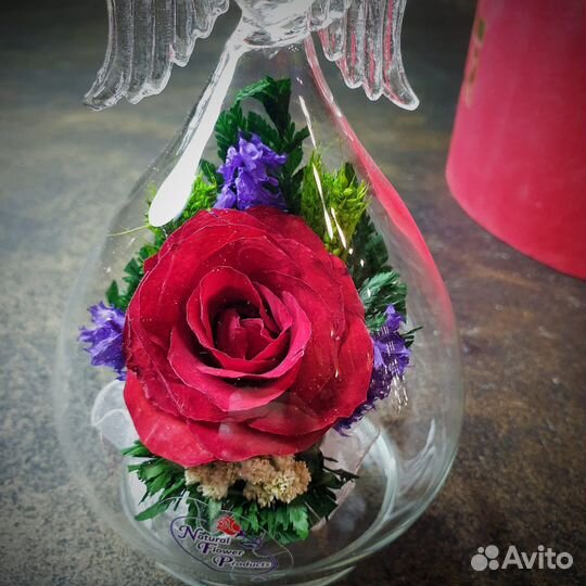 Ангел с живыми цветами