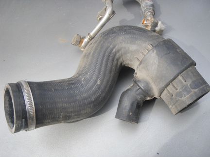 Шланг высокого давления турбины 4B0145832B vw audi