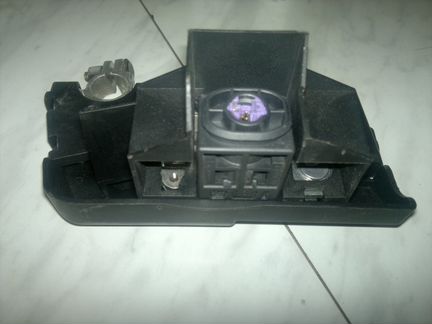 Audi A8 D4 блок предохранителей акб 80А