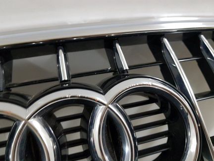 Решетка радиатора Audi Q5 8R