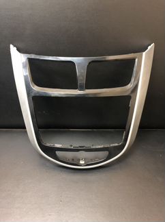 Рамка магнитолы Hyundai Solaris 2010-2017