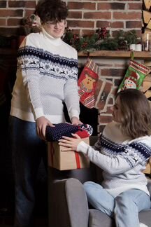 Свитера с оленями