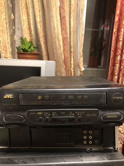 Видеомагнитофон JVC