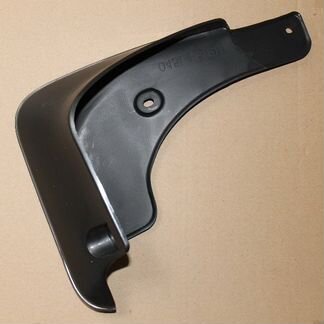 Брызговик передний Тойота Камри 40