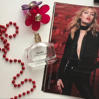 Пустые флаконы Versace для фотосессии