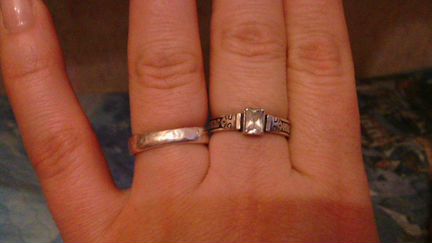 Кольцо серебро с гравировкой и Цирконием