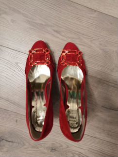 Красивые праздничные туфли красные Doro