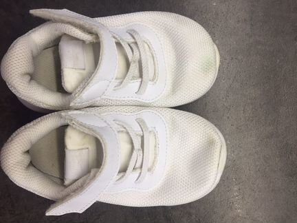 Кроссовки Nike детские (размер 22)