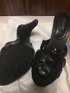 Босоножки Guess
