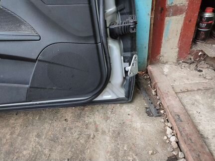 Дверь передняя левая Mercedes w211