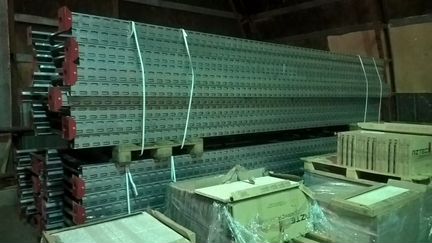 Стеллажи фронтальные, нагрузка на полку 3000 кг