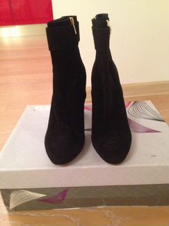 Продаются ботинки женские