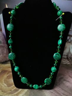 Бусы с малахитом