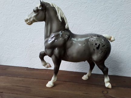 Лошадь breyer Levi Limited