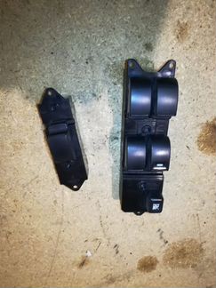 Кнопки стеклоподъемника Mitsubishi Pajero Sport 2