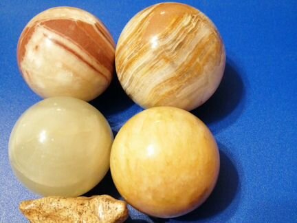 Шары из камня оникс