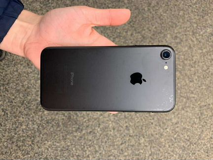 Телефон iPhone 8