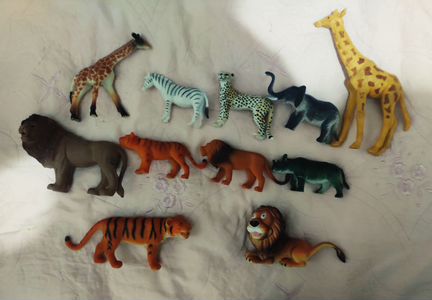 Фигурки диких зверей