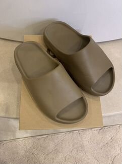 Adidas Yeezy slide (earbrown)