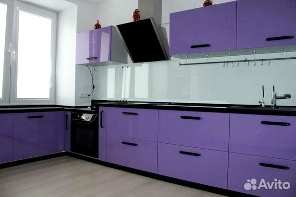 кухни угловые в фиолетовом цвете