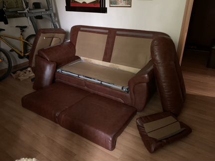 Диван кожаный