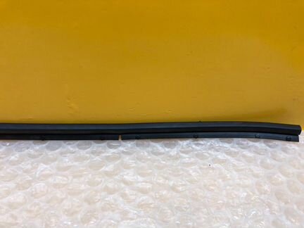 Уплотнитель капота Nissan Patrol Y62 2010-2020