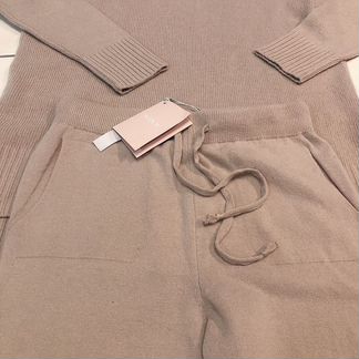 Шерстяной костюм