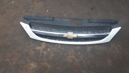 Шевроле Лачетти хечбек решетка радиатора