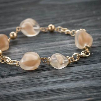 Нежный браслет из агатов