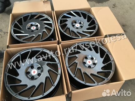 Комплект новых дисков R19 дизайн Vossen VPS 313