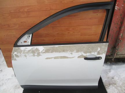 Передняя левая дверь Skoda Rapid 2015 года