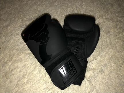 Боксерские перчатки Ringhorns 10oz