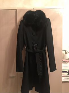 Пальто шерстяное с меховым воротником