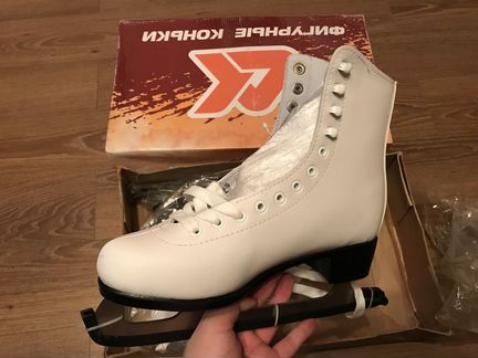 Коньки фигурные 38р