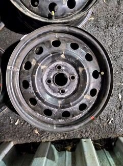 Диски бу оригинал R15 N на Hundai Kia