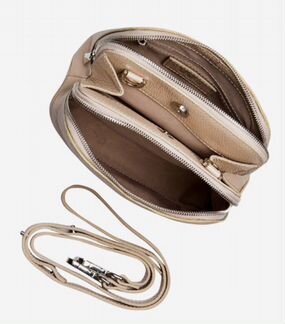 Бежевая сумочка на ремешке