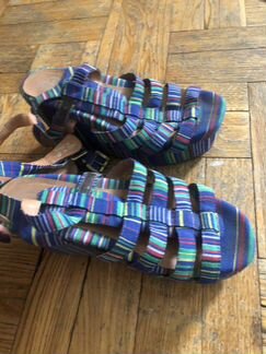 Босоножки женские