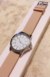 Часы наручные женские новые в коробке