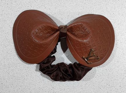 Резинки, заколки, зажимы, банан