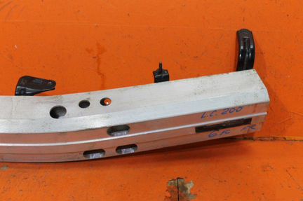 Усилитель бампера передний Toyota Land Cruiser 200