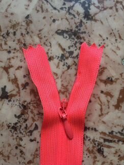 Молнии для одежды 50 см. белые и коралловые