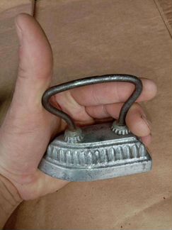 Детский утюг, литой, цельнометаллический