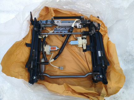 Салазки переднего левого сидения Subaru B13