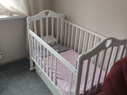 Кровать детская белая с маятником