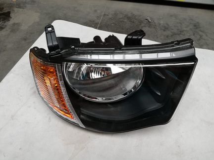 Фара правая Mitsubishi L200 8301A010