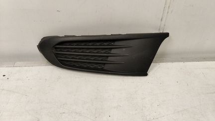 Решетка бампера передняя левая VW Polo