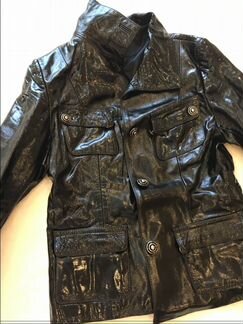 Продам кожаную лаковую куртку