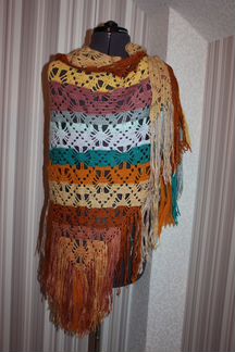 Вязаная шаль ручной работы