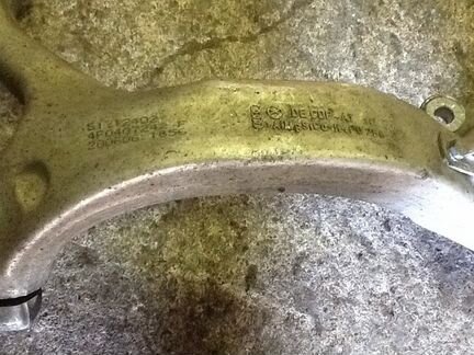 Передний поворотный кулак правый на Ауди А6 С6 4F